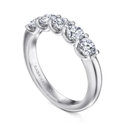 Outlet Gabriel & Co. Feline - 14K White Gold Scallop Setting 5 Stone Diamond Anniversary Band - 1.1 ct