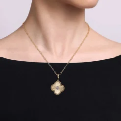 Outlet Gabriel & Co. 14K Yellow Gold Bujukan Diamond Cut Diamond Clover Medallion Pendant With Detachable Bail