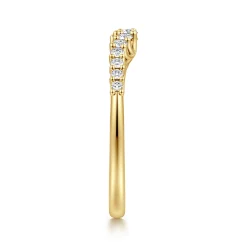 Outlet Gabriel & Co. Ostrava - Curved 14K Yellow Gold Shared Prong Diamond Wedding Band - 0.25 ct