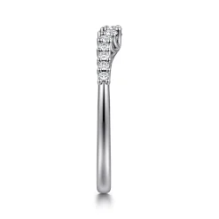 Sale Gabriel & Co. Ostrava - Curved Platinum Shared Prong Diamond Wedding Band - 0.25 ct