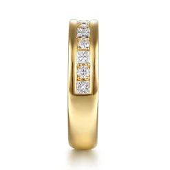 Best Gabriel & Co. Sienne - 14K Yellow Gold Prong Setting Round and Channel Setting Princess Cut Diamond Anniversary Band - 1 ct