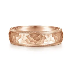 Outlet Gabriel & Co. Simon - 14K Rose Gold 6mm - Men's Wedding Band in Hammered Finish