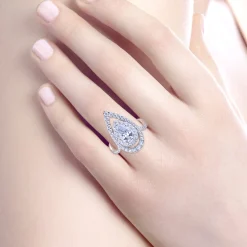 Outlet Gabriel & Co. Trinitaria - 14K White Gold Pear Shape Diamond Engagement Ring